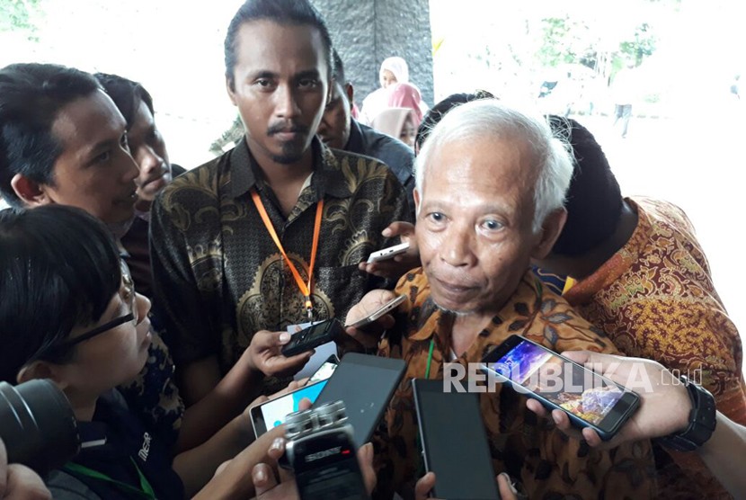 Kasmujo, dosen Hasil Hutan Non-Kayu Fakultas Kehutanan Universitas Gadjah Mada (UGM), dan dosen pembimbing Presiden Joko Widodo pada 1985.