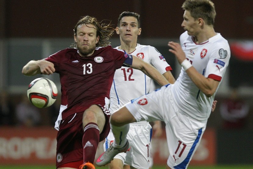 Kaspars Gorkss (L) of Latvia and David Pavelka (C) and Milan Skoda of Czech Republic during UEFA Euro 2016 qualifying match between Latvia and Czech Republic in Riga, Latvia, 06 September 2015. 