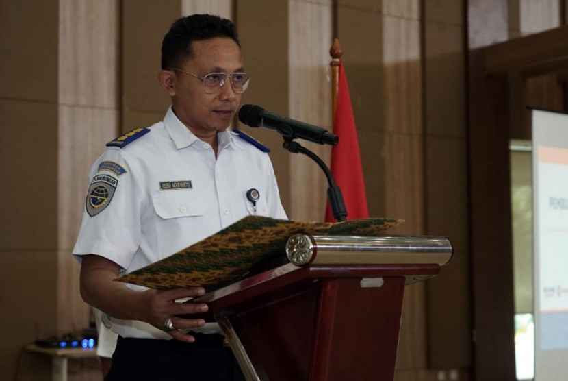 Kasubdit Pemanduan dan Penundaan Kapal Capt. Heru Maryanto yang mewakili Direktur Kepelabuhanan Subagiyo saat membuka Pelatihan Pandu Laut Dalam Angkatan III Tahun 2019 di Kampus 1 PT. Pendidikan Maritim Logistik Indonesia, Senin (28/10).