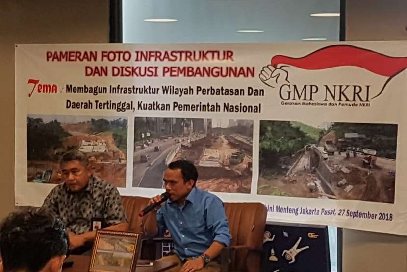 Kasubdit Pengembangan Perbatasan Wilayah III Kementerian Pedesaan (Kemendes), Ir Sudrajat saat menjadi nara sumber dalam pameran foto