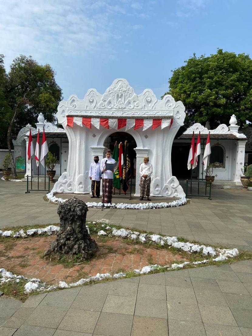 Halaman Taman Dewandaru Keraton Kasepuhan Cirebon. Taman Pedati Gede dinilai menjadi simbol majunya peradaban leluhur di Kota Cirebon.