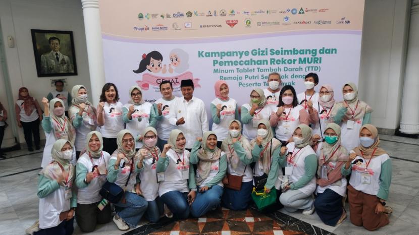 Kasus balita stunting menjadi salah satu masalah kesehatan anak yang paling disorot oleh Pemerintah. Berdasarkan Survei Status Gizi Balita Indonesia (SSGBI) Kementerian Kesehatan tahun 2021 menyebutkan bahwa 24,5 persen balita di Jawa Barat mengalami stunting.