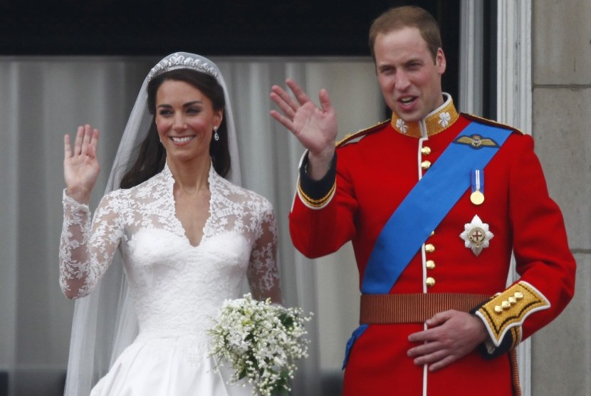 Kate Middleton dan Pangeran William di hari pernikahannya. Perancang busana pengantin Kate kehilangan pekerjaan sejak pandemi.