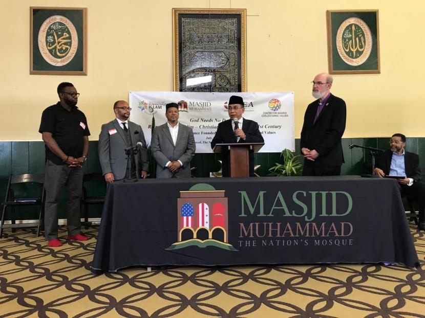  Katib Aam PBNU Yahya Cholil Staquf menyampaikan pidato bersama para pemimpin komunitas W. Deen Mohammed dan WEA, di Washington DC, AS Selasa (13/7/2021) waktu setempat. 