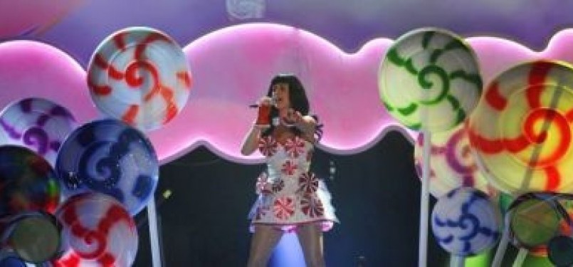 Katy Perry beraksi di panggung dalam konser 'The California Dreams Tour 2012' di Sentul International Convention Center (SICC), Bogor, Kamis (19/1) malam. 