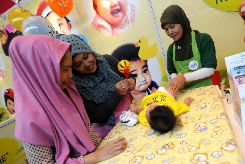 Kaum ibu merupakan salah satu sasaran target program Al-Azhar Peduli Umat (ilustrasi).