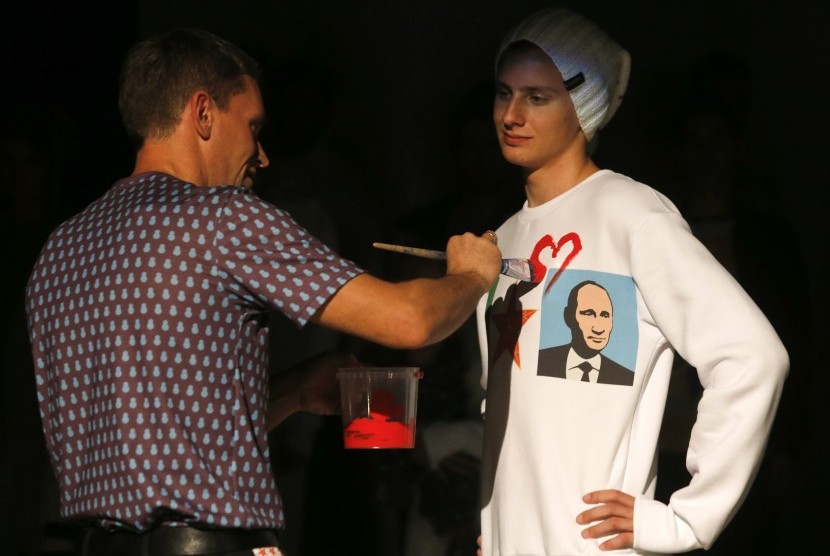 Kaus bergambar Putin yang diluncurkan baru-baru ini di St Petersburg.