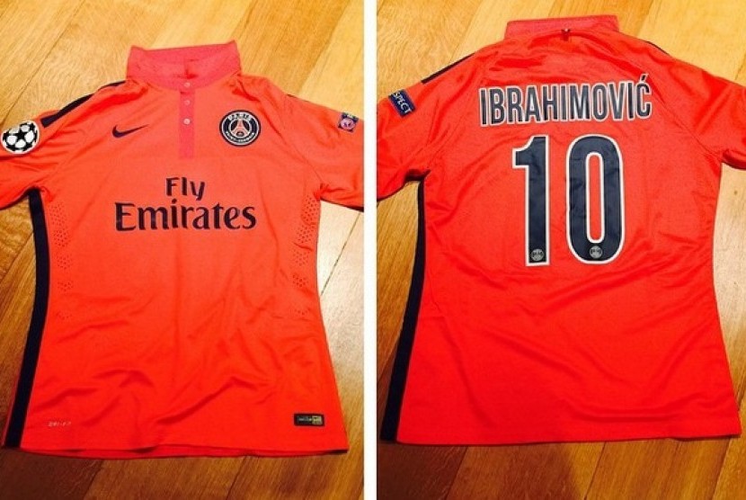 Kaus hadiah Zlatan Ibrahimovic kepada David Beckham