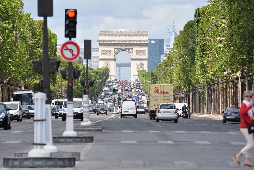 Kawasan Champs-Elysees di Paris, Prancis.