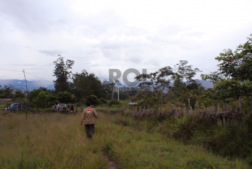 Presiden Yayasan Al Fatih Kaffah Nusantara (AFKN), Ustaz Fadhlan Gharamatan meninjau lokasi pelaksanaan Program Bantuan Pipanisasi 4 KM di Kampung Jagara, Distrik Walesi, Wamena, Papua, Sabtu Kemarin. 