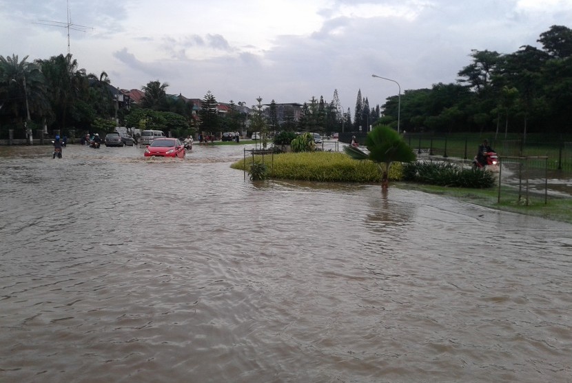 Kawasan Kemang Pratama, Bekasi, terendam banjir
