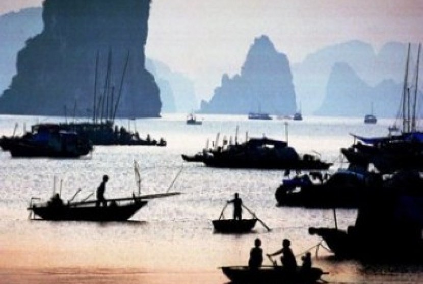 Kawasan Pantai Ha Long, Vietnam.