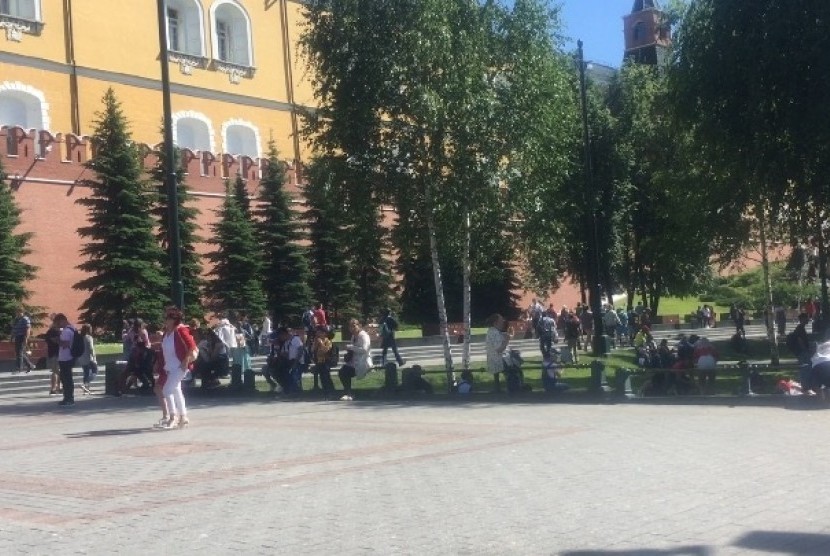Kawasan sekitar Red Square yang menjadi lokasi favorit para suporter dari berbagai negara untuk sekadar bersantai