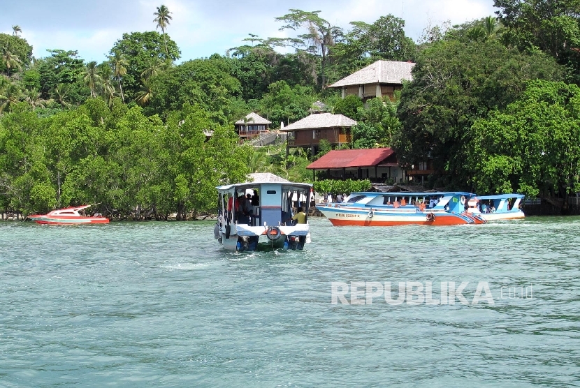  Kawasan transit di Bunaken, Kota Manado, Provinsi Sulawesi Utara, Sabtu (17/12). 