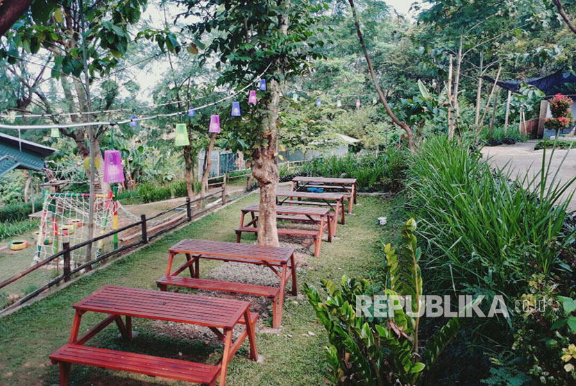 Kawasan Wisata Sapi Perah di Beji, Kota Batu, Jawa Timur. Ilustrasi