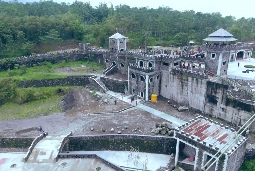 Kawasan wisata The Lost World Castle di Sleman