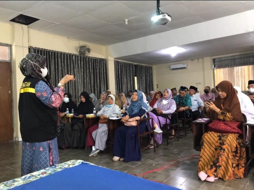 KBIH Bina Umat Yogyakarta bersinergi dengan para alumni perawat kesehatan haji (PKHI) pada Ahad 14 Januari 2024 di gedung Hall APMD Yogyakarta.