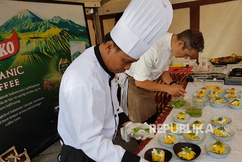 KBRI Kopenhagen bekerja sama dengan Wali Kota Horsen dan pengusaha kulineri Indonesia di Denmark mengadakan acara Bazaar dan Cultural Day di Kota Horsens. 