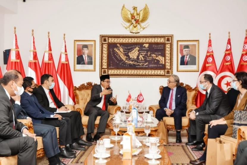 Dubes RI untuk Tunisia, Zuhairi Misrawi, menerima Kunjungan pengusaha kurma. Tunisia merupakan salah satu negara pengekspor kurma ke Indonesia  