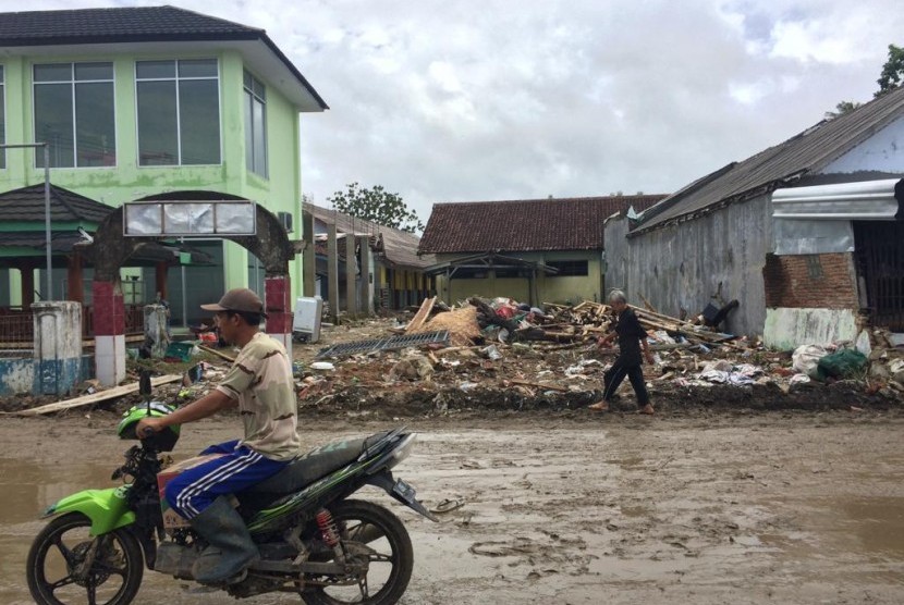 Keadaan Desa Sumberjaya, Kecamatan Sumur, Kabupaten Pandeglang, Kamis (28/12). 