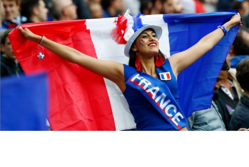 Kebahagian fan wanita Prancis.