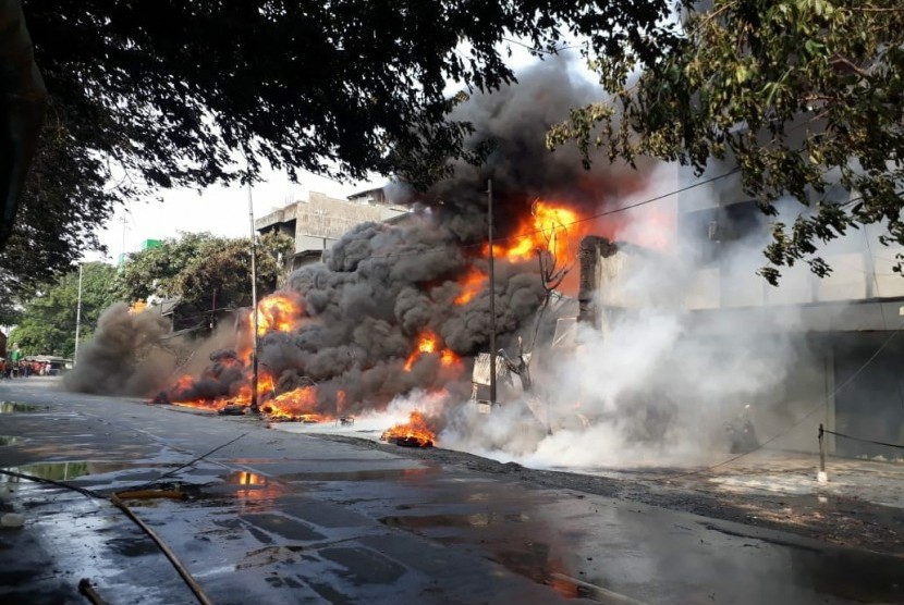 Kebakaran di Jalan Kampung Bandan, Jakarta Utara, Kamis (5/7).