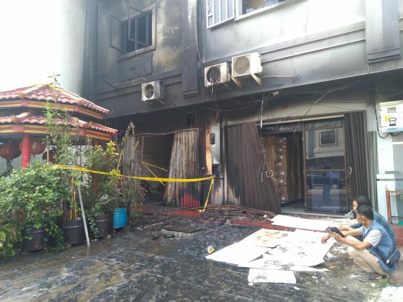Kebakaran di Ruko Toho, Penjaringan, Jakarta Utara, Selasa (21/7).
