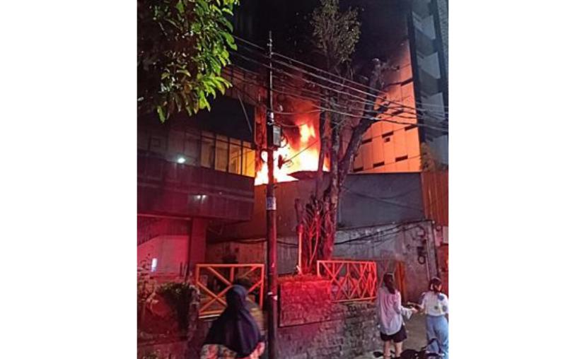 Kebakaran di toko figura Saudara Frame, Mampang Prapatan, Jakartta Selatan.