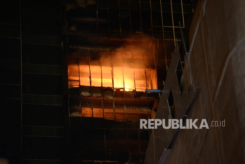 Ilustrasi hotel terbakar.