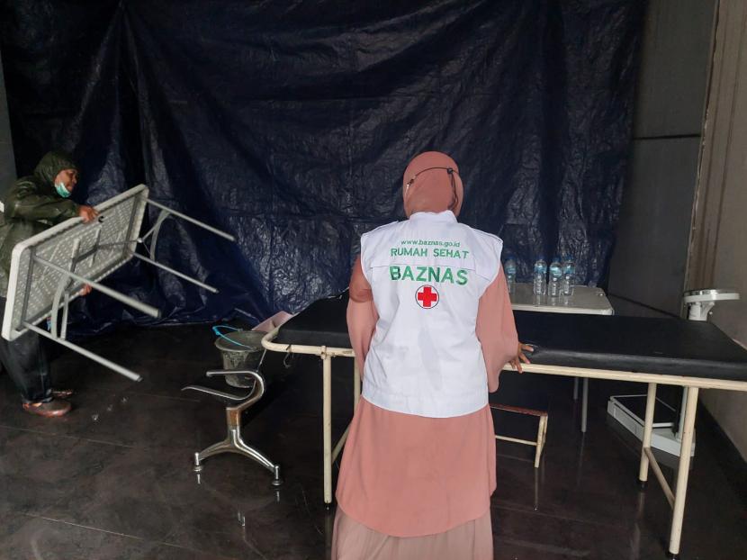 Klinik Layanan Gratis RSB BAZNAS Tetap Layani Mustahik. Foto: Kebakaran melanda lantai 4 Klinik Layanan Gratis Rumah Sehat BAZNAS di Jalan Kampung Melayu Besar, Kelurahan Bukit Duri, Kecamatan Tebet, Jakarta Selatan, pada Senin (7/2/2022) sekitar pukul 23.40 WIB. Tidak ada korban jiwa dalam peristiwa itu.