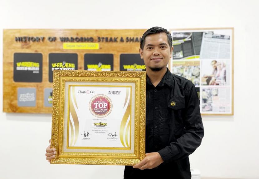 Keberadaan Waroeng Steak & Shake sebagai restoran steak dengan cabang terbanyak di Indonesia, kembali mendapat apresiasi dari publik. Restoran yang memiliki slogan Steaknya Indonesia meraih penghargaan bergengsi dalam ajang kompetisi TOP Digital Award PR 2022 yang diselenggarakan Info Brand Indonesia berdasarkan hasil riset dari TRAS N CO Indonesia.