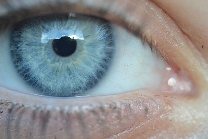 Kebiasaan buruk pada penggunaan lensa kontak dapat mengakibatkan infeksi mata parah, hingga menyebabkan kebutaan.
