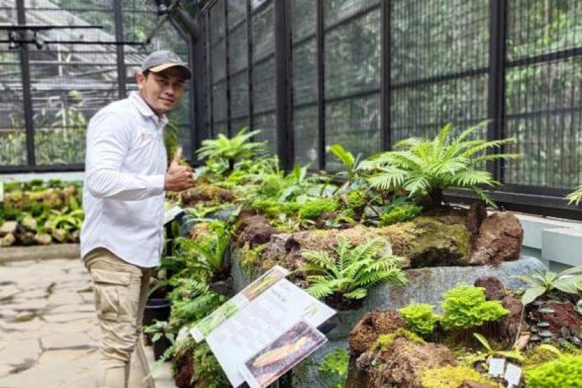 Kebun Raya Bogor kembali membuka wahana edukasi Rumah Kaca Taman Nepenthes yang memiliki koleksi lebih dari 50 jenis Nepenthes (kantong semar) dengan berbagai keunikannya. 