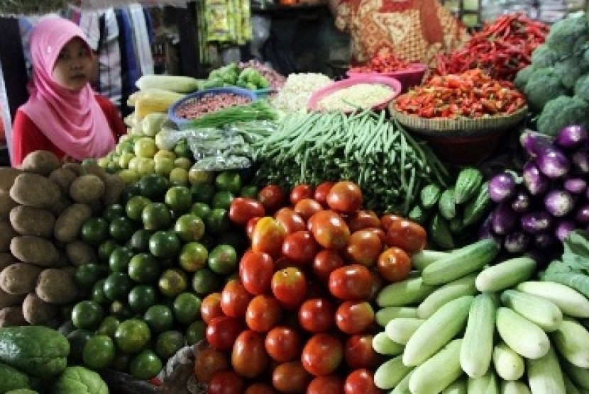 A shop sells vegetables at a traditional market. (illustration)