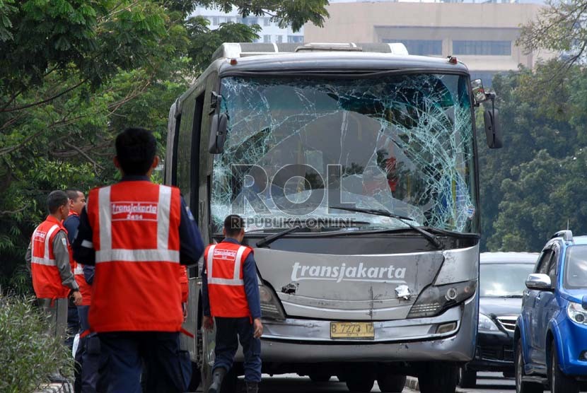 Kecelakaan bus Transjakarta di jalan Salemba, Jakarta Pusat, Senin (22/10).  (Ilustrasi)