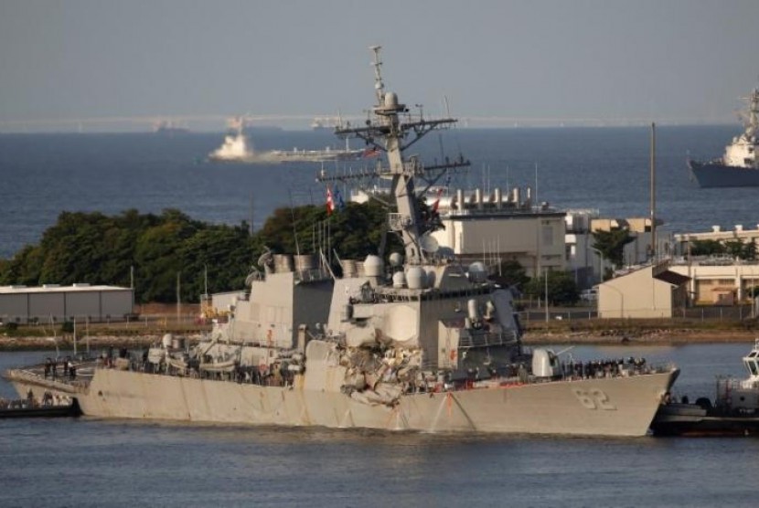 Tabrakan kapal dagang Filipina dengan kapal Angkatan Laut AS terjadi sekitar 56 mil laut barat daya Yokosuka pada Sabtu dini hari.