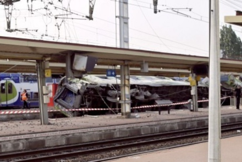Kecelakaan kereta api di Stasiun Bretigny-sur-Orge, Prancis.