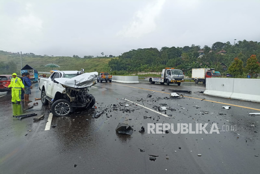 Kecelakaan lalu lintas (Laka lantas) terjadi di di Kilometer 178.200 jalur A, Tol Cileunyi–Sumedang–Dawuan (Cisumdawu), Sabtu (15/3/2025).