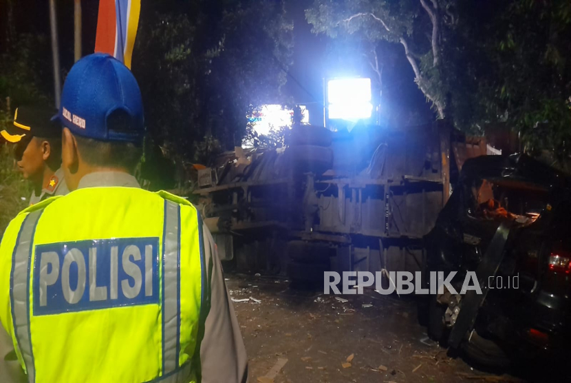 Kecelakaan maut di Jalan Kolonel Masturi, tepatnya di Kampung Jambudipa, RT 04/16, Desa Jambudipa, Kecamatan Cisarua, Kabupaten Bandung Barat (KBB), Jawa Barat pada Selasa (22/7/2025) malam.