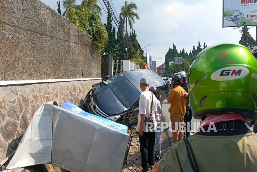 Kecelakaan Maut di Jalan Raya Lembang Perahu tepatnya Kampung Batureok, RT 04/09, Desa Gudang Kahurian, Kecamatan Lembang, Kabupaten Bandung Barat (KBB), Jawa Barat, Kamis (4/8/2025) Pukul 14.00 WIB Tewaskan 1 Orang.