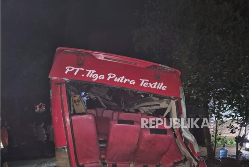 Kecelakaan Maut Mobil Elf Terguling di Sumedang, Tiga Orang Tewas dan 17 Orang Luka-Luka