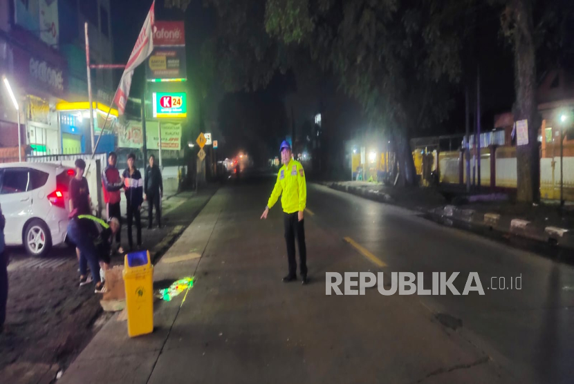 Kecelakaan maut teriadi di Jalan Raya Padalarang, tepatnya Kampung Sukamaju, RT 02/06, Desa Padalarang, Kecamatan Padalarang, Kabupaten Bandung barat (KBB).