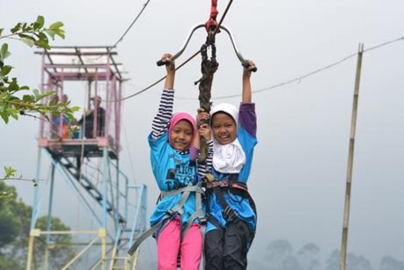 Kecerian anak yatim saat berwisata bersama PKPU.