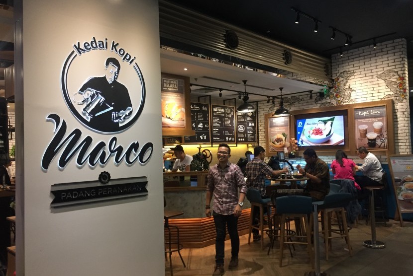 Kedai Kopi Marco di Gandaria City, Jaksel, menawarkan kopi dan kuliner Padang peranakan.