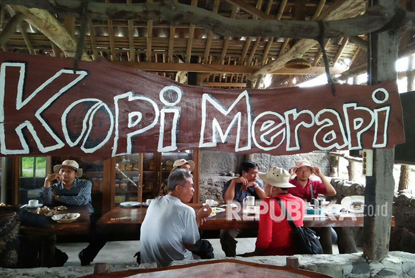 Kedai Kopi Merapi di Dusun Petung, Desa Kepuharjo, Kecamatan Cangkringan, Kahupaten Sleman, DIY. 