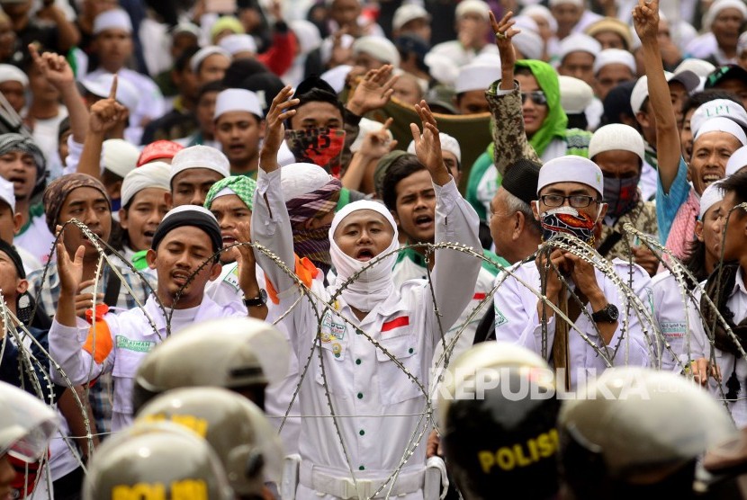 Massa Front Pembela Islam (FPI).