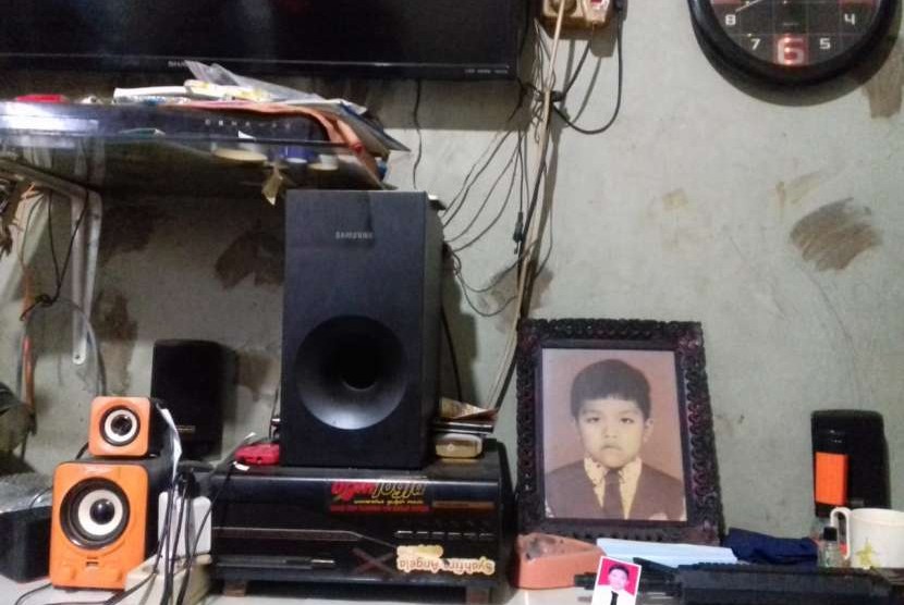 hotograph of the young Haringga Sirila seen at his house in Cengkareng, West Java. The Jakmania member and Persija supporter killed by Persib supporters in the courtyard of the Bandung Lautan Api sports stadium in the West Java provincial capital of Bandung on Sunday (September 23).