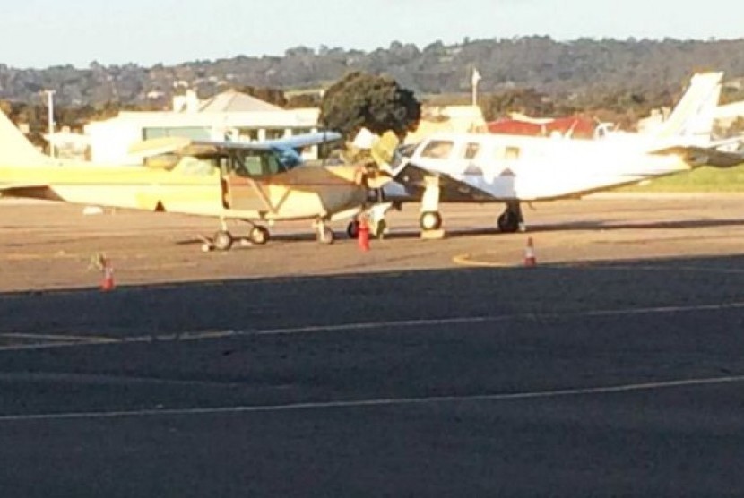 Kedua pesawat ringan bertabrakan di landasan pacu Bandara Parafield.