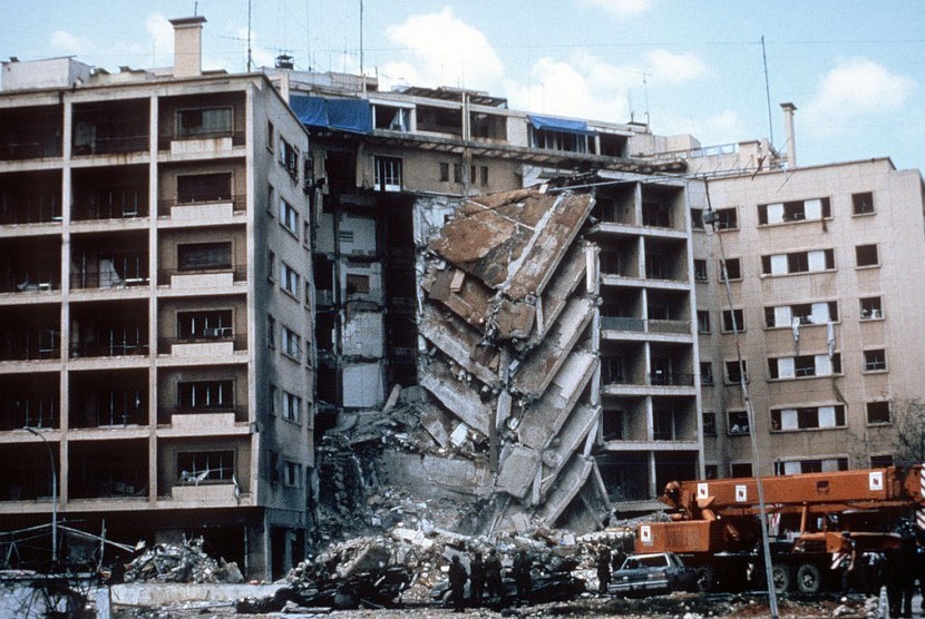 Kedubes Amerika Serikat (AS) di Beirut, Lebanon pascaserangan bom bunuh diri pada 18 April 1983.