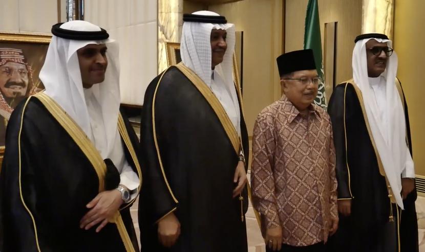 Kedutaan Besar Arab Saudi menggelar buka puasa bersama dengan berbagai tokoh nasional hingga pimpinan ormas Islam di Indonesia. 